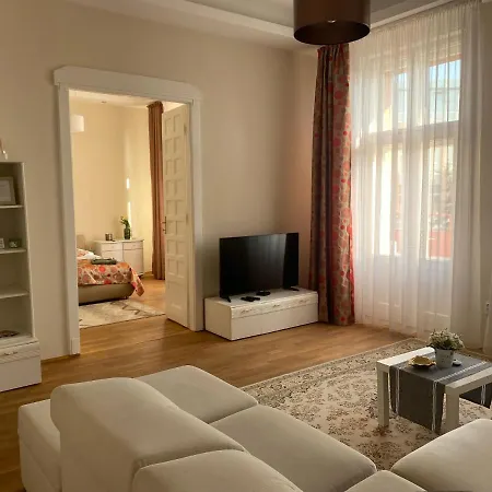 Visit 2 Apartman Apartment